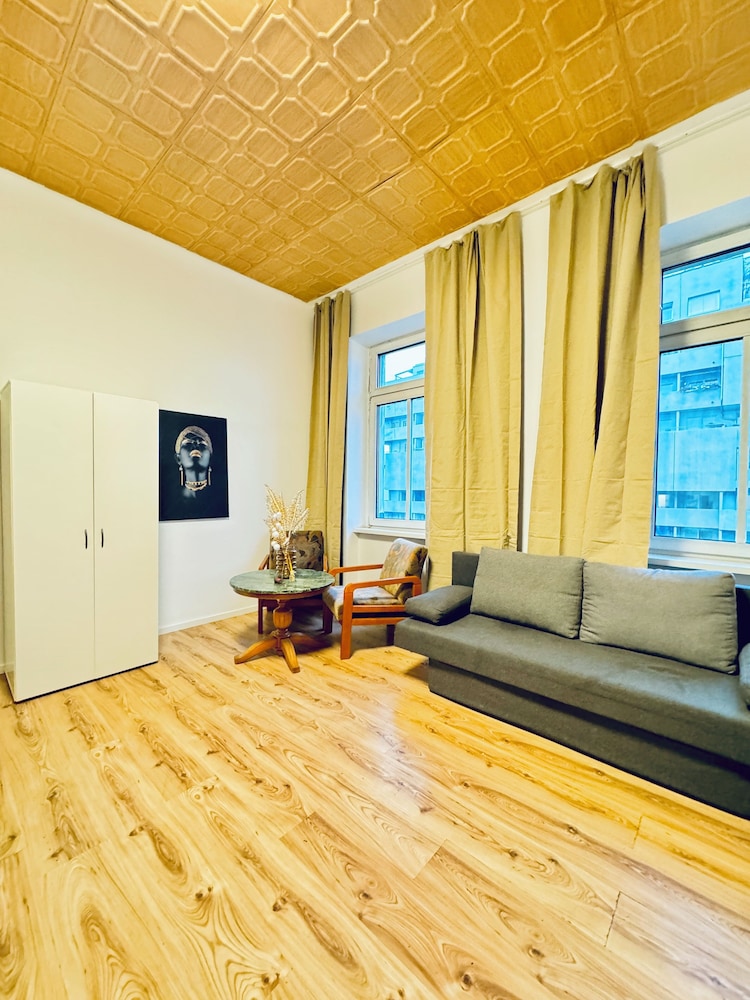 Comfy Studio Apt Near FAC Platz