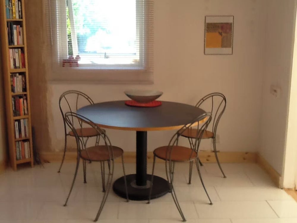 4guests-2br-privategarden-freeparking