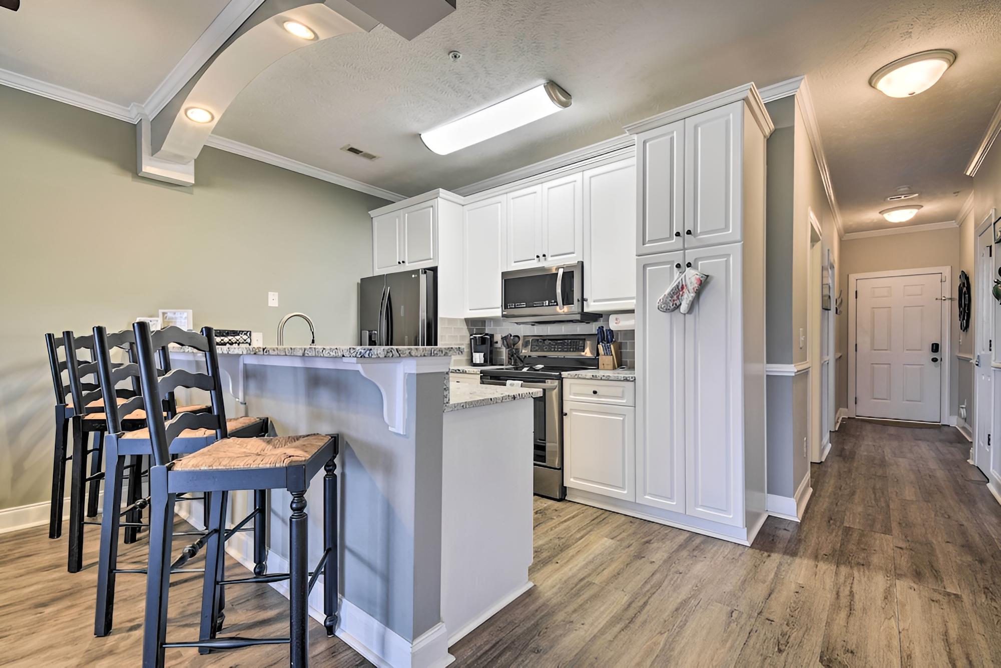Kid-friendly Condo w/ Grill ~ 5 Mi to Beach view 4