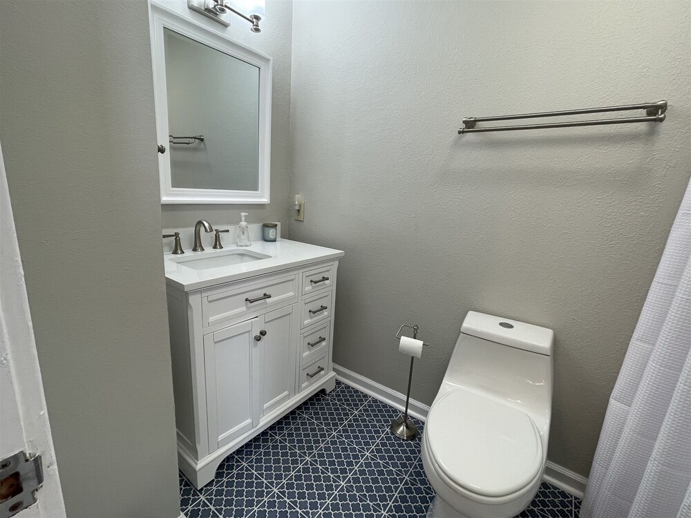 Sw 7 Sail Inn 1 Bedroom Condo by RedAwning