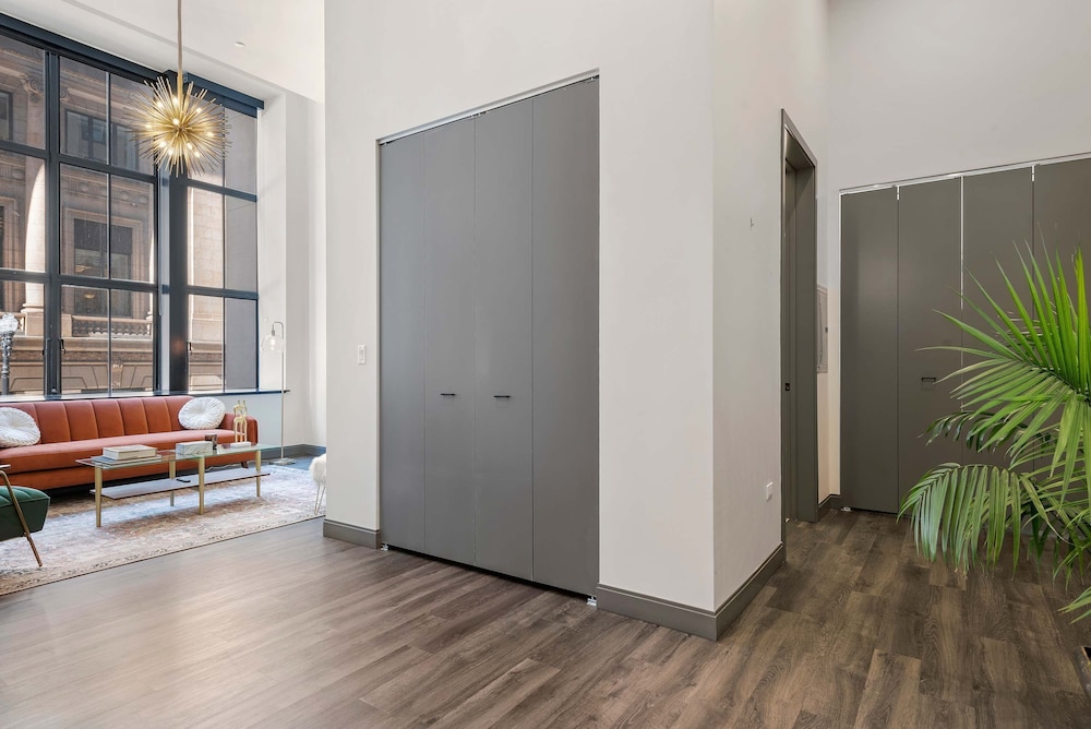 Downtown Charm 2BR Comfort Great Amenities