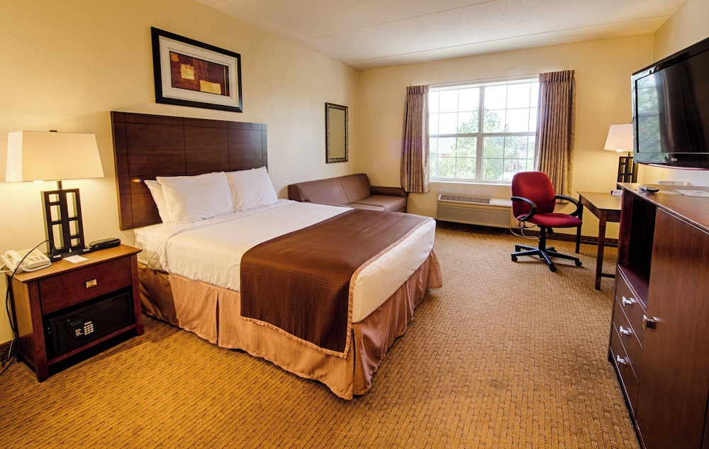Fayetteville Vacations - Landmark Inn Fort Liberty - Property Image 32