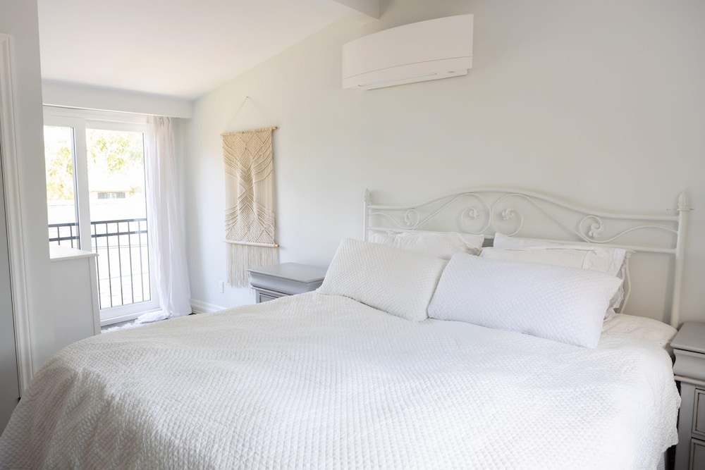 Fully Private 3 Bdrm Suite - The Winchester
