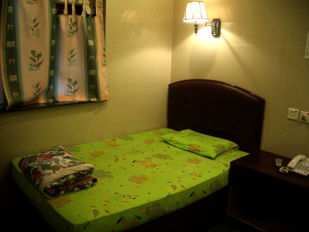 LIS CHAIN HOSTEL
