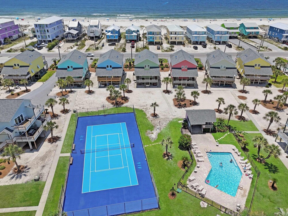 Duplex Beach Home for 6 With Balcony & Resort-style Amenities