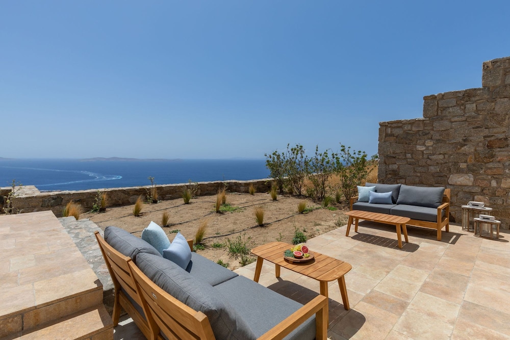 Renovated Luxury Oceanview Villa With Pool in Mykonos