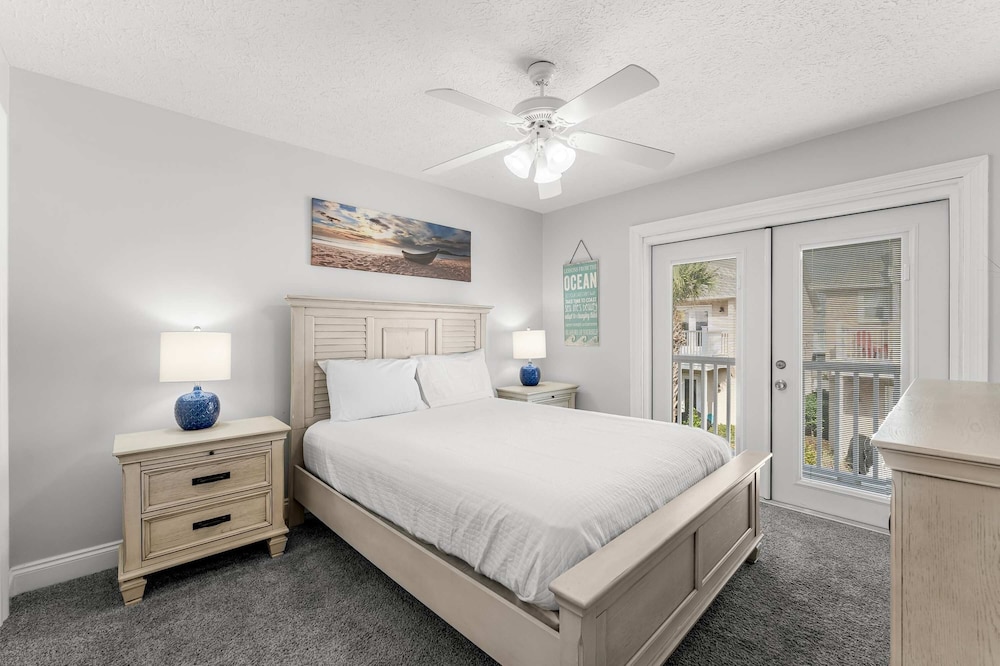 Palm Breeze Retreat Sleeps 10!
