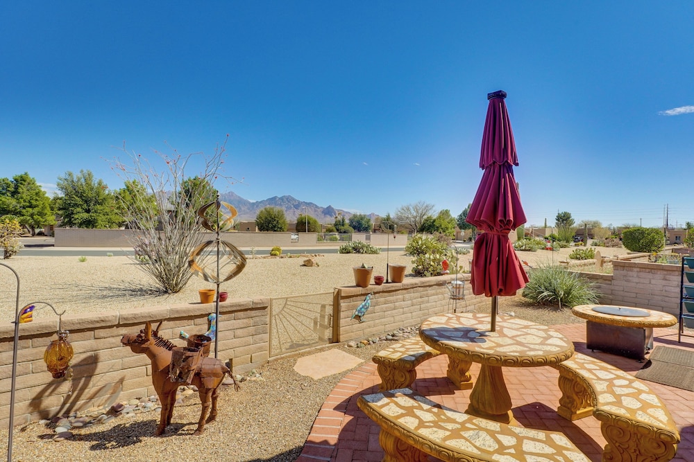 Mtn-view Oasis w/ Pool Access in Green Valley!