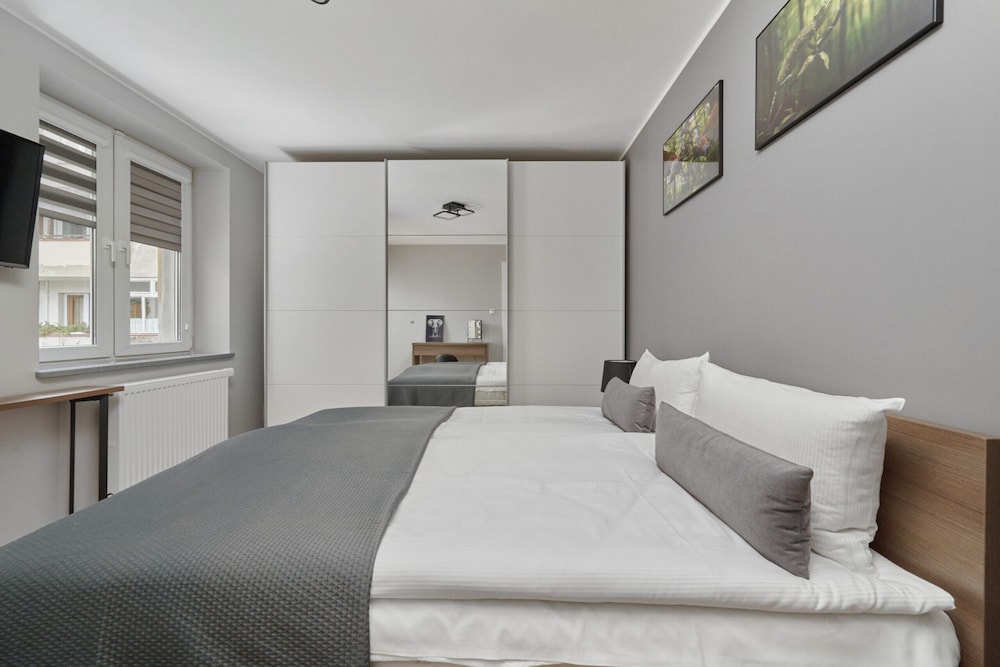 Modern Kotsisa Apartment by Renters view 4