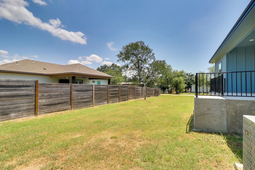 Quiet Hill Country Home: 1 Mi to Lake LBJ Access!