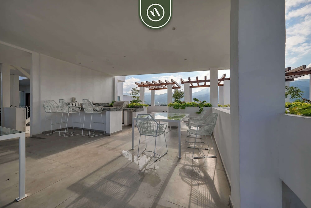 Great Design 1BR Condo - Rooftop Pool