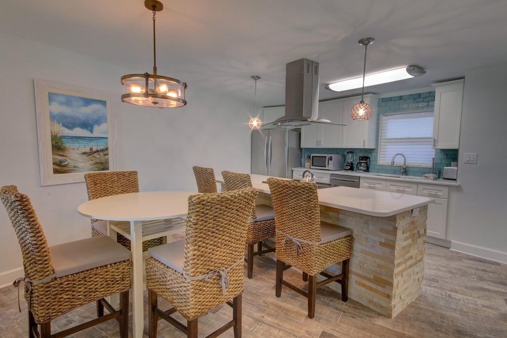 115 El Matador 1 Bedroom Condo by RedAwning view 5