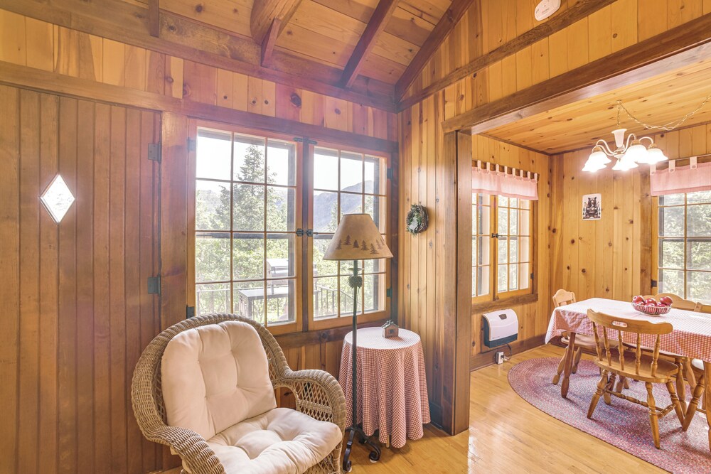 Mtn-view Cascade Cabin Near Garden of the Gods!