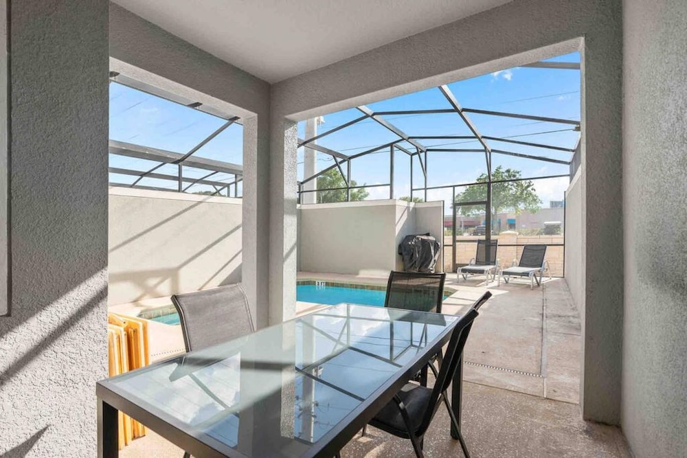 Super Dope- FUN Electric Home W Pool Amenities