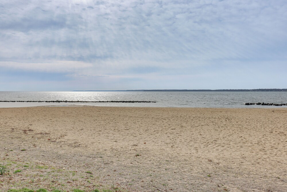 Walk to Bay: Home w/ Fenced Yard in Colonial Beach
