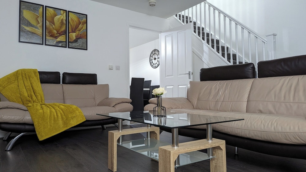 Leyland Road Retreat - 4 Bedroom House