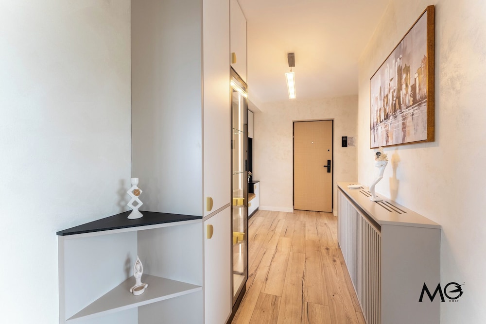 MoHost Valcom - Luxury Skyline Penthouse