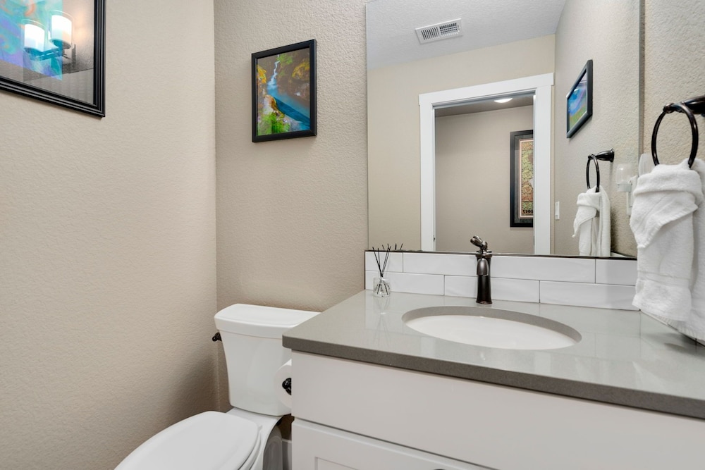 Old Town North Getaway King Beds & Game Room!