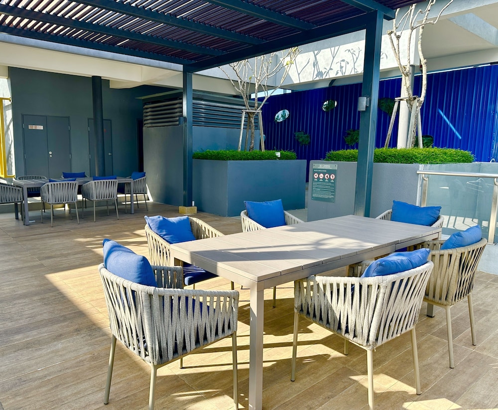 Neu Suites by Moonlight