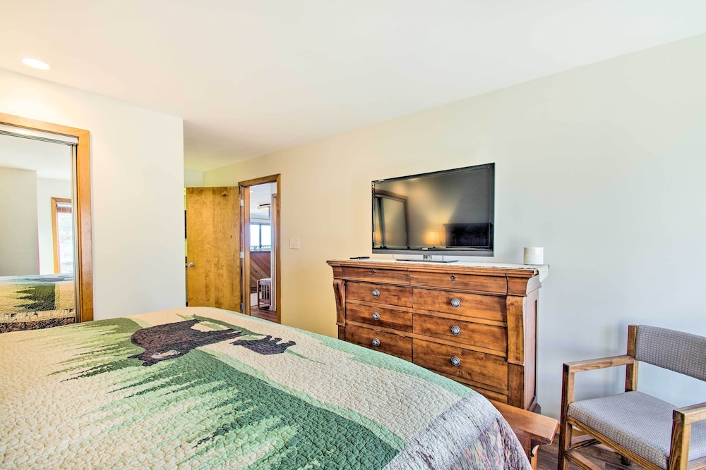 Wintergreen Condo w/ Balcony + Mountain Views! view 4