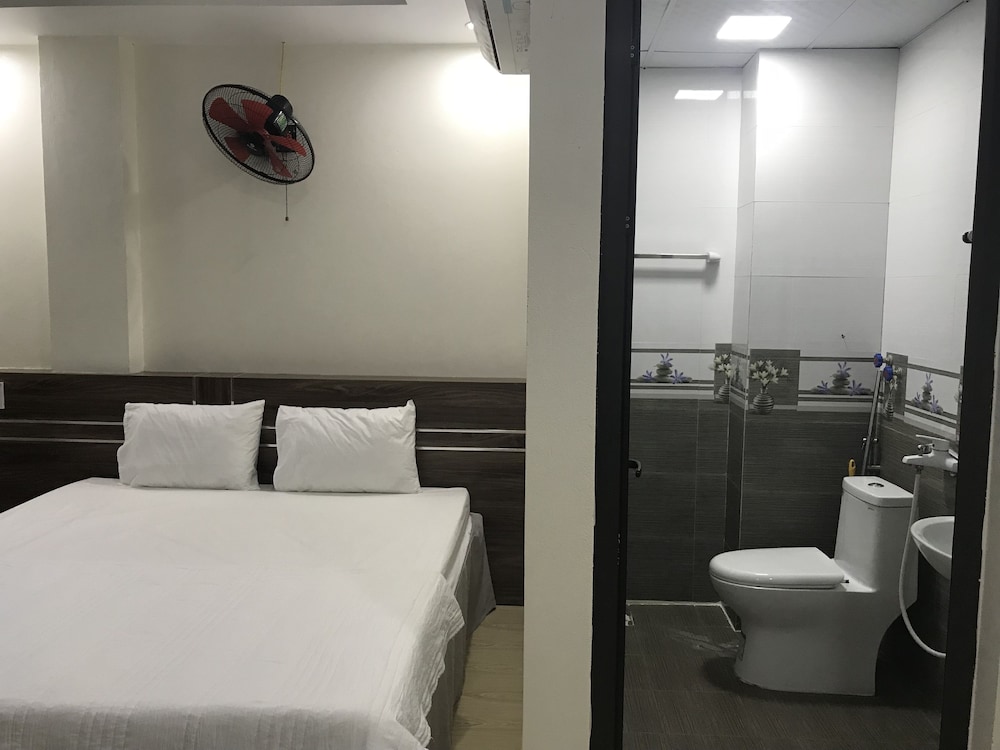 Cong Khanh Hotel - Hostel
