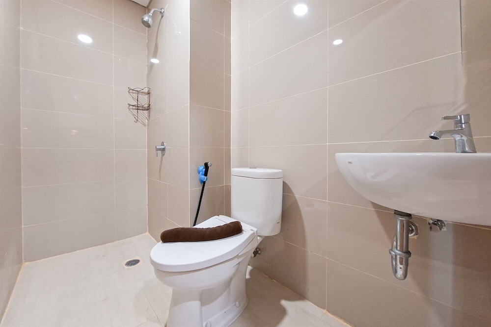 Bright Studio Room Apartment At B Residence