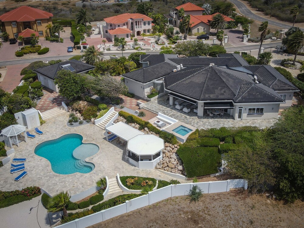 180 Ocean View 2 min to Beach Jacuzzi