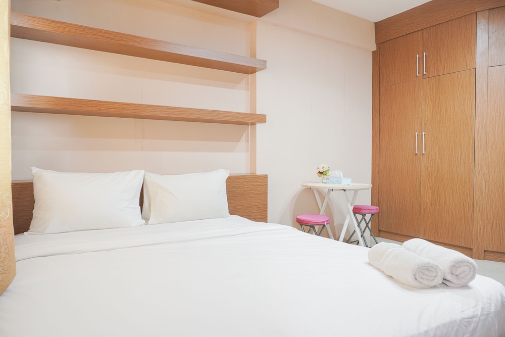 Comfort And Cozy Living Studio At Park View Condominium Apartment view 2