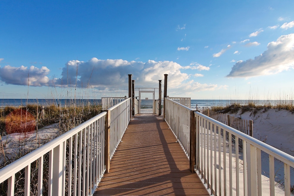 Destin Towers 113 2 Bedroom Condo