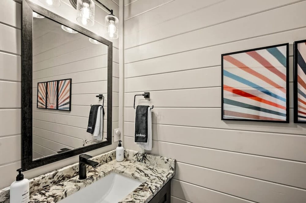 NEW Lake View Indoor Pool Sleeps 14 Hot Tub