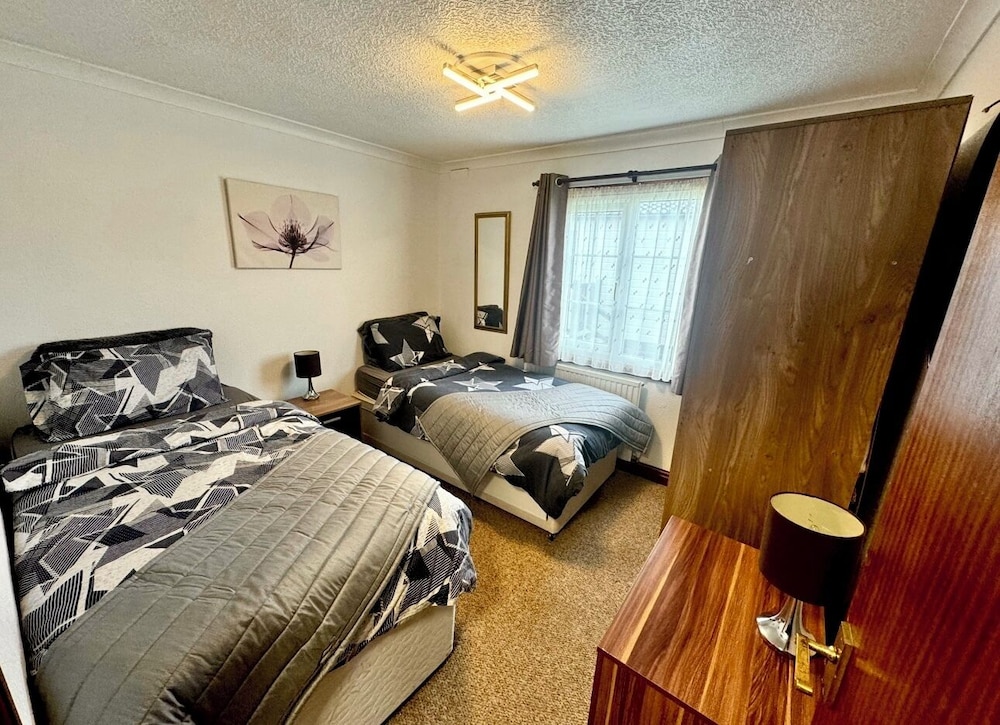 Pet Friendly - 6 Guests - Haven Lakeland view 3