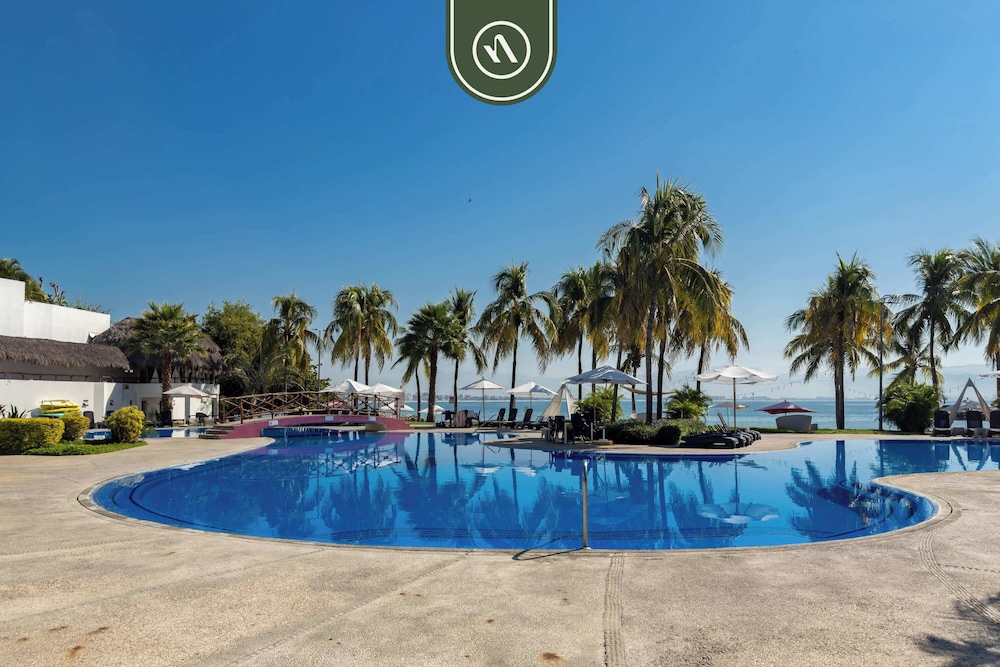 Oceanfront 3BR Condo With Beach Club - Pool
