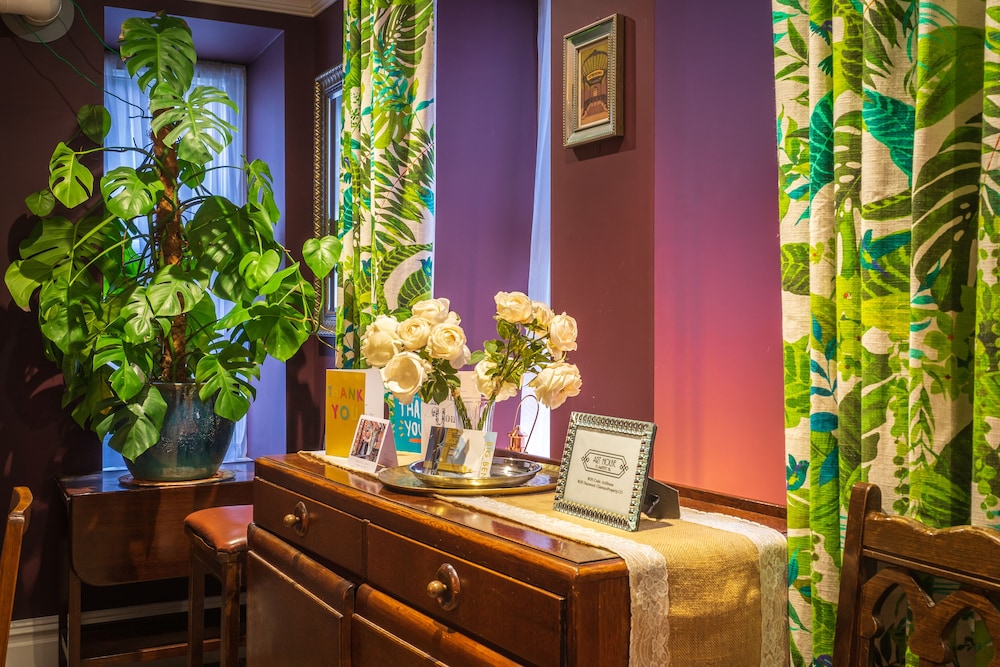 Londonderry Vacations - Art House - Property Image 10