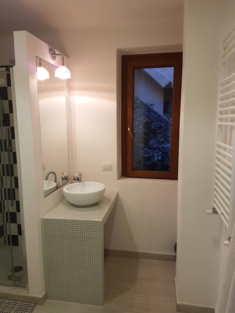 Charming Porto Santo Stefano Apartment With Pool Access