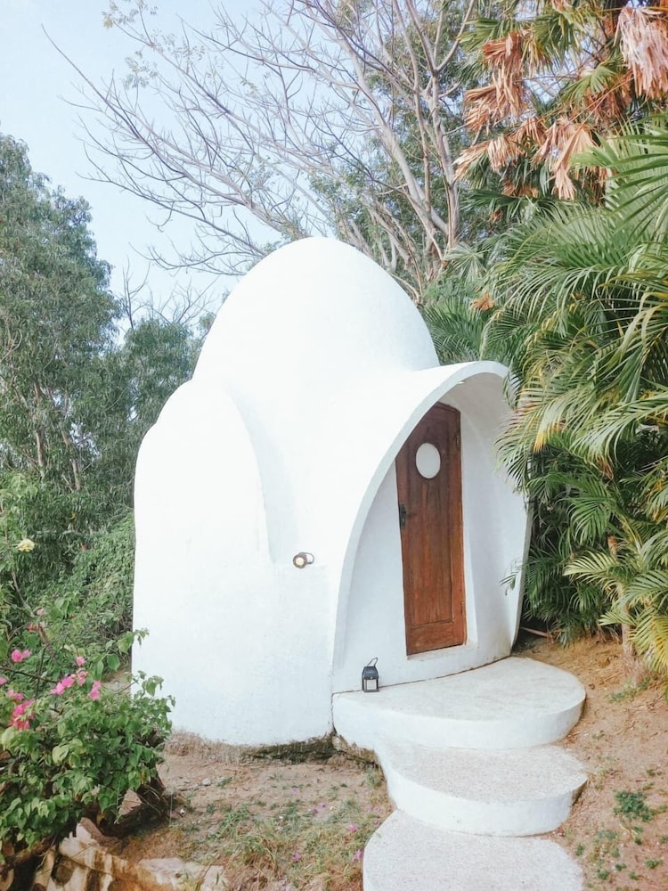 Mentigibay Dome Villa Lombok