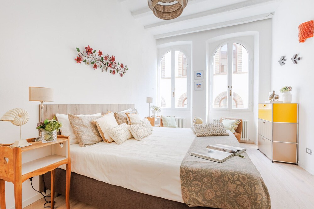Casa Joyce in Lucca With 1 Bedrooms and 1 Bathrooms