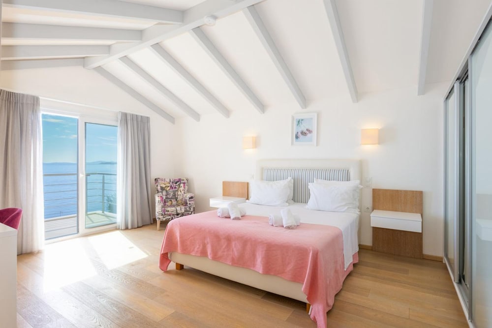 Villa Penelope With 4 Bedrooms and 3 Bathrooms