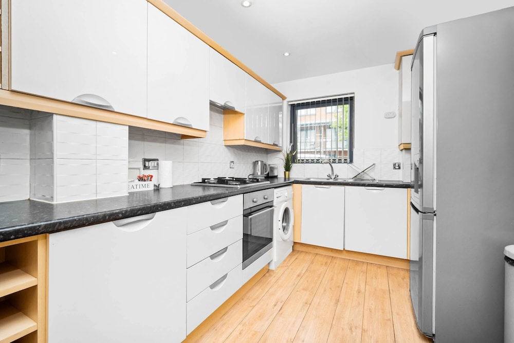 Modern Townhouse Close to Birmingham City Centre