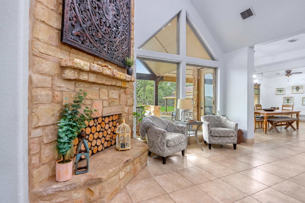 Piece of Haven A Hill Country Retreat for 7!