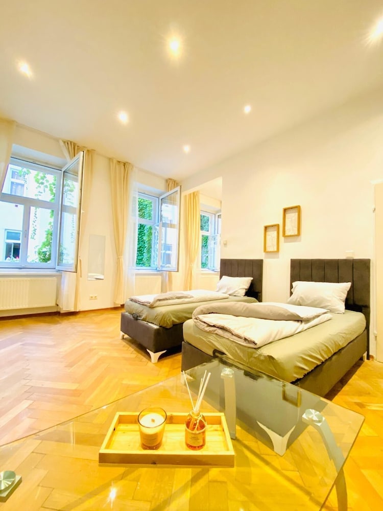 Bright and Spacious 2BR Flat Westbahnhof
