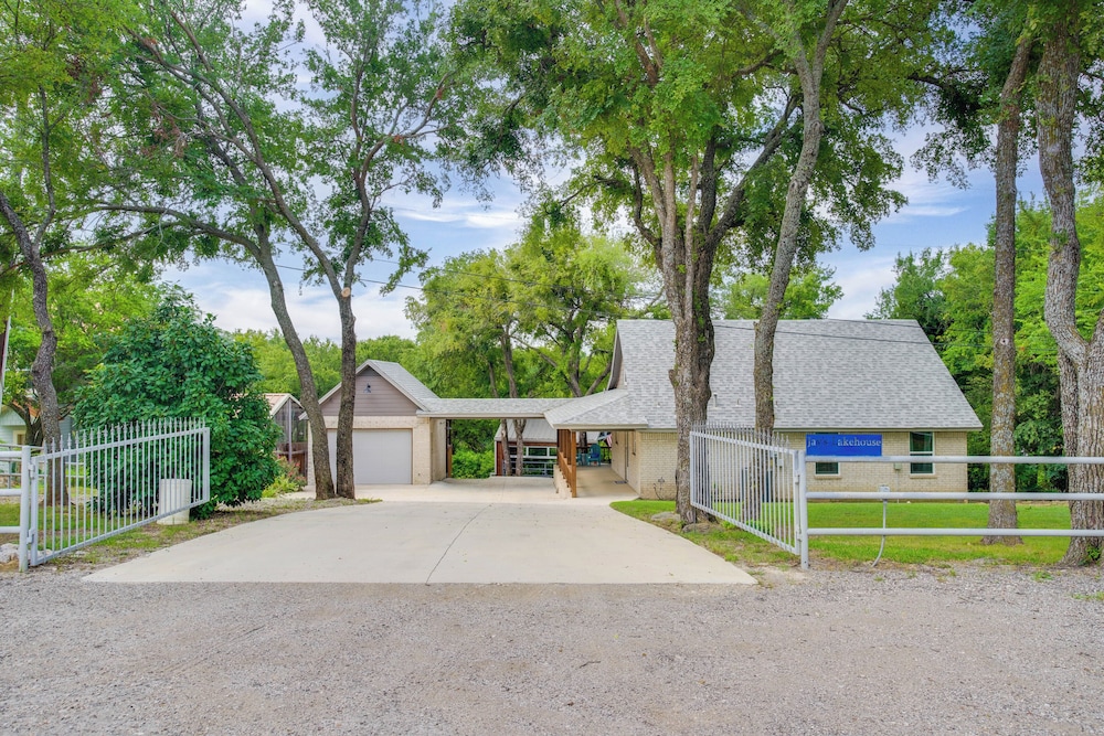 Waterfront Lake Bridgeport Home w/ Private Dock