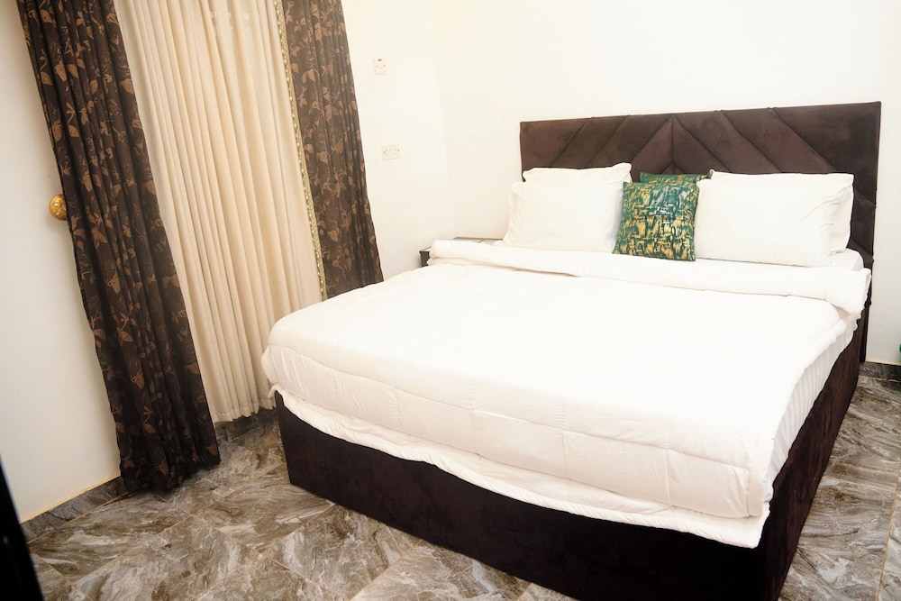 CREMYARK HOME APARTMENTS