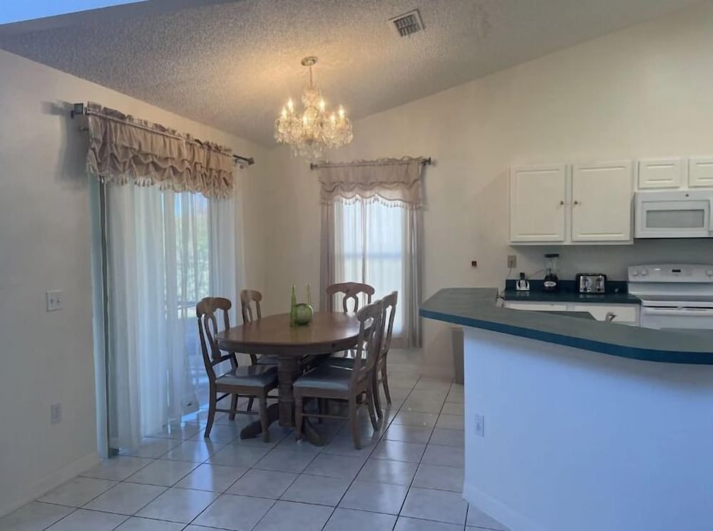 South Facing W/ Private Pool & Spa