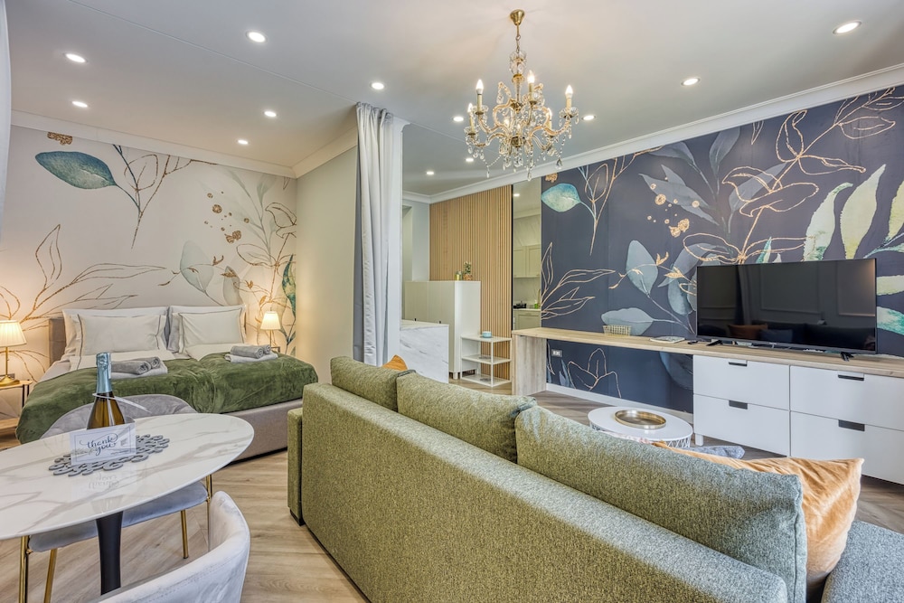 Boutique Downtown Studio with Balcony 1