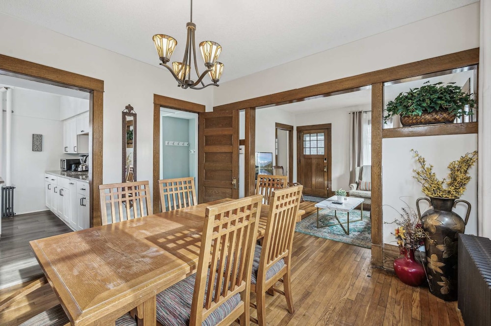 4BR 2BA Home in Charming St Paul - Sleeps 10