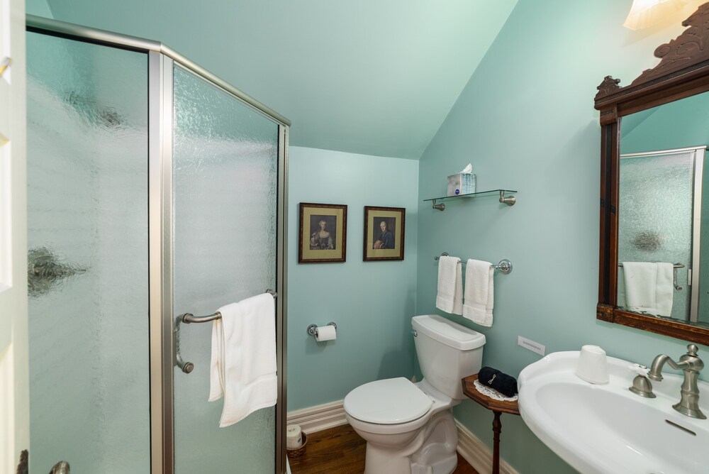 Thorp House Inn & Cottages