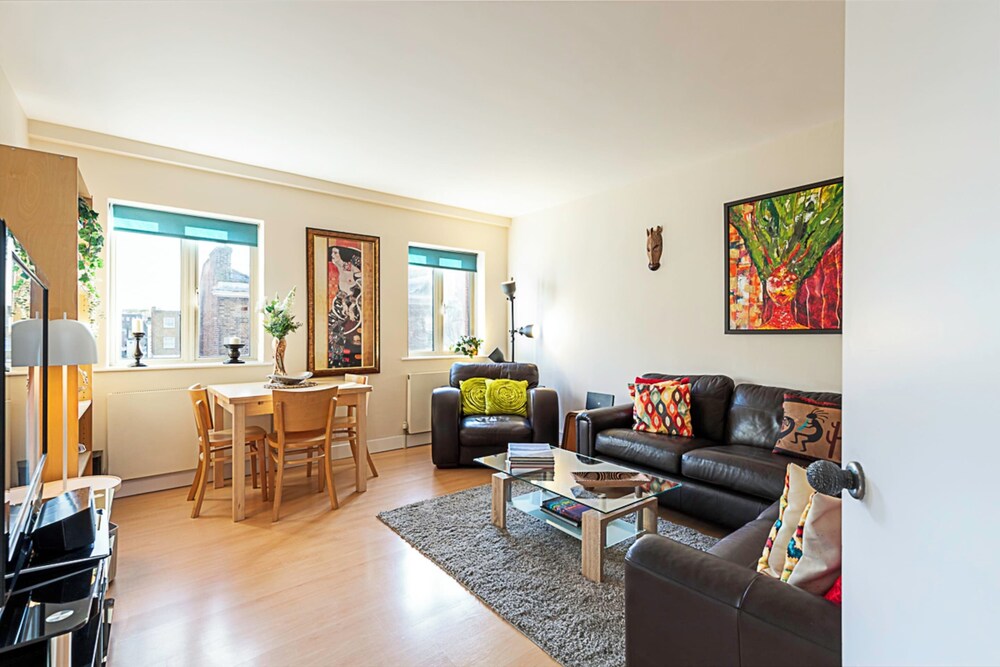 Beautiful Two Bedroom Abode Near Baker Street