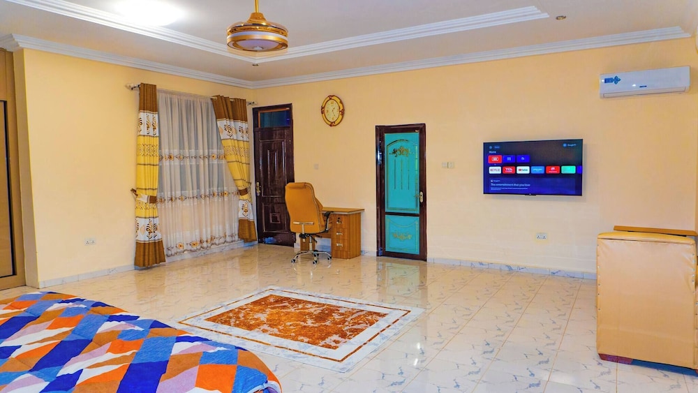 Digi Six-bedroom Accra Luxury Home at East Legon