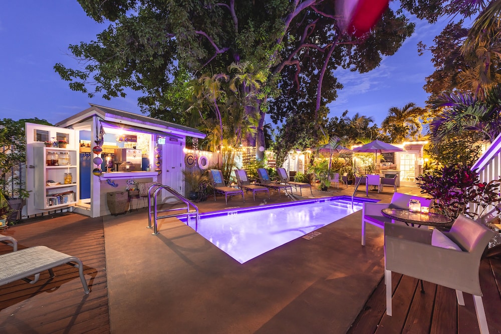 Andrews Inn & Garden Cottages