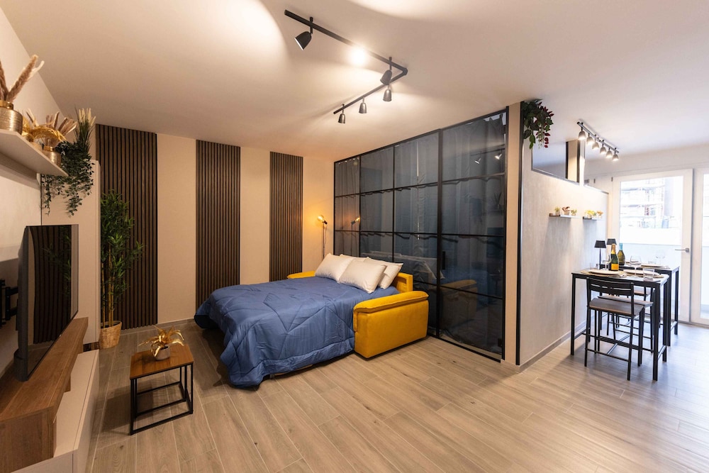 Urban Chic Luxury Suite Apartments